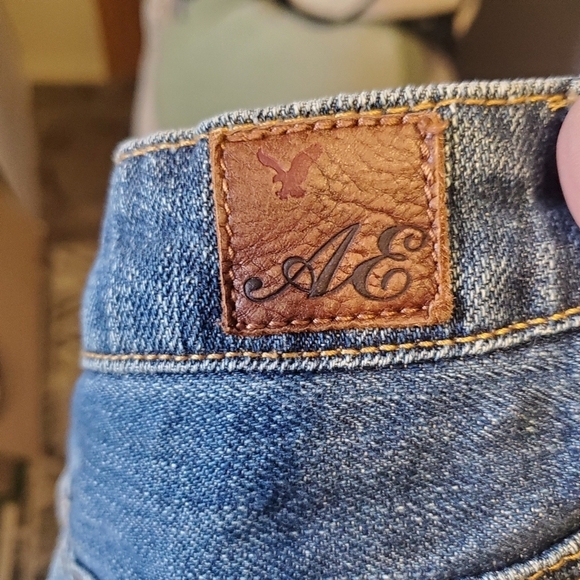 American  Eagle.  " live your life,". Distressed. Sz 2R straight. Crop ankle - Picture 6 of 6